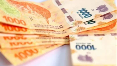 El salario mínimo volvió a caer en marzo y se desplomó 31% con Milei