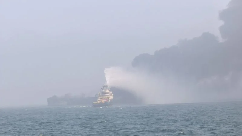 Equipos de salvamento se dirigen al lugar del accidente del petrolero frente a Reino Unido