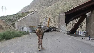 Militantes separatistas dicen haber tomado rehenes durante el ataque a un tren en Pakistán Militantes separatistas dicen haber tomado rehenes durante el ataque a un tren en Pakistán