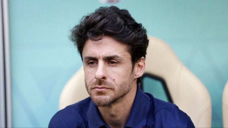 Pablo Aimar como ayudante en un partido de la Selección Argentina.