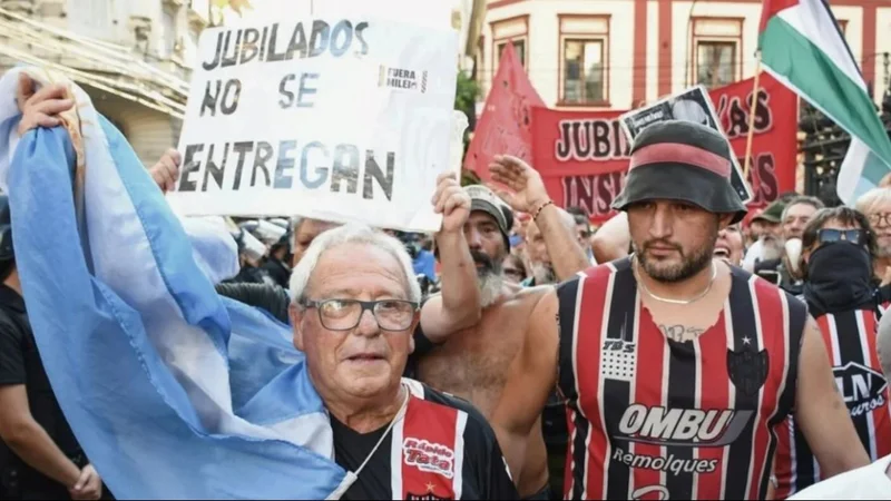 Marcha de jubilados en Santa Fe.