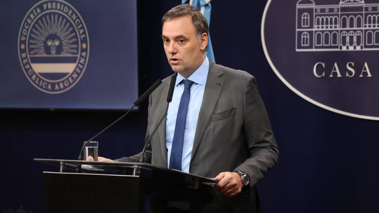 Fin: Adorni adelanta su renuncia y se abre un lugar para reemplazarlo