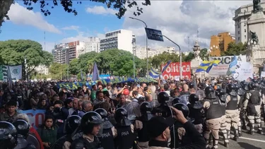 Se activó el protocolo antipiquetes: la Policía provoca a la marcha de jubilados
