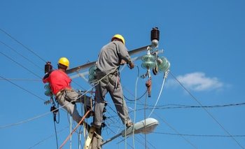 Tragedia en el pueblo de Scaloni: 2 empleados municipales murieron electrocutados | Santa fe