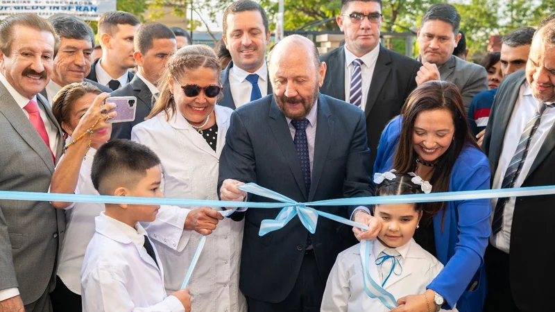 Más inversión pública en Formosa: Insfrán inauguró su obra educativa N°1508 durante su gestión y firmó actas para más ejecución