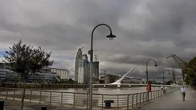 Cielo algo nublado, CABA. Cielo algo nublado, CABA.