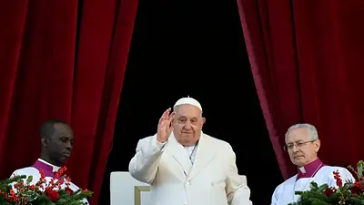 El papa Francisco está mejorando y ya respira por sus medios El papa Francisco está mejorando y ya respira por sus medios