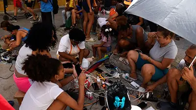 Cuba comienza a restablecer la electricidad en La Habana y en provincias periféricas Cuba comienza a restablecer la electricidad en La Habana y en provincias periféricas