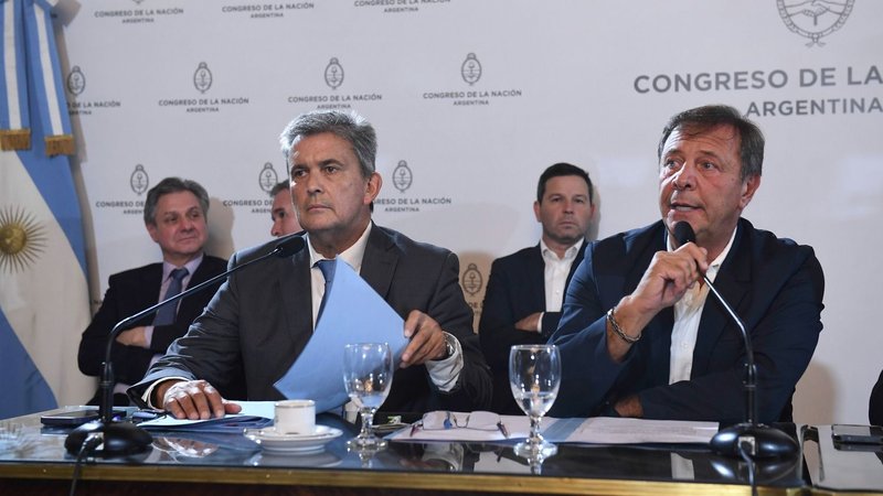 El debate en el Congreso por el DNU del FMI comenzó con cruces y gritos El debate en el Congreso por el DNU del FMI comenzó con cruces y gritos