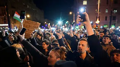 El presidente de Hungría firma una ley que prohíbe la marcha del Orgullo a pesar de las protestas El presidente de Hungría firma una ley que prohíbe la marcha del Orgullo a pesar de las protestas
