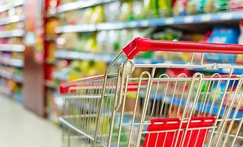 Los alimentos vuelven a presionar y ponen en duda la baja de la inflación en septiembre | Inflación