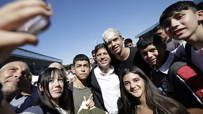 Axel Kicillof visitó el conurbano bonaerense e inauguró dos nuevas escuelas: "Queremos ampliar derechos" Axel Kicillof visitó el conurbano bonaerense e inauguró dos nuevas escuelas: "Queremos ampliar derechos"