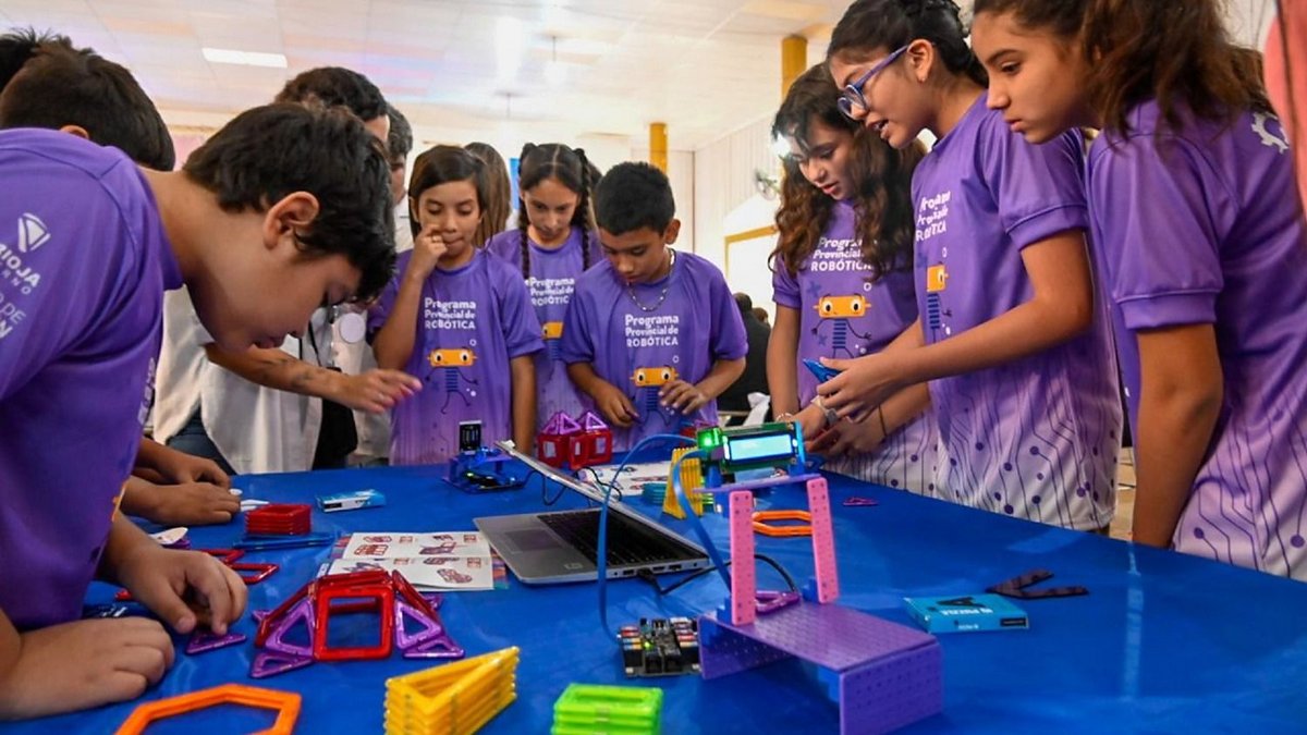Menos brecha digital en las escuelas: el Gobierno lanzó un nuevo ...