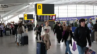 Heathrow reanuda operaciones, aerolíneas mundiales tratan de recuperar normalidad tras el cierre Heathrow reanuda operaciones, aerolíneas mundiales tratan de recuperar normalidad tras el cierre