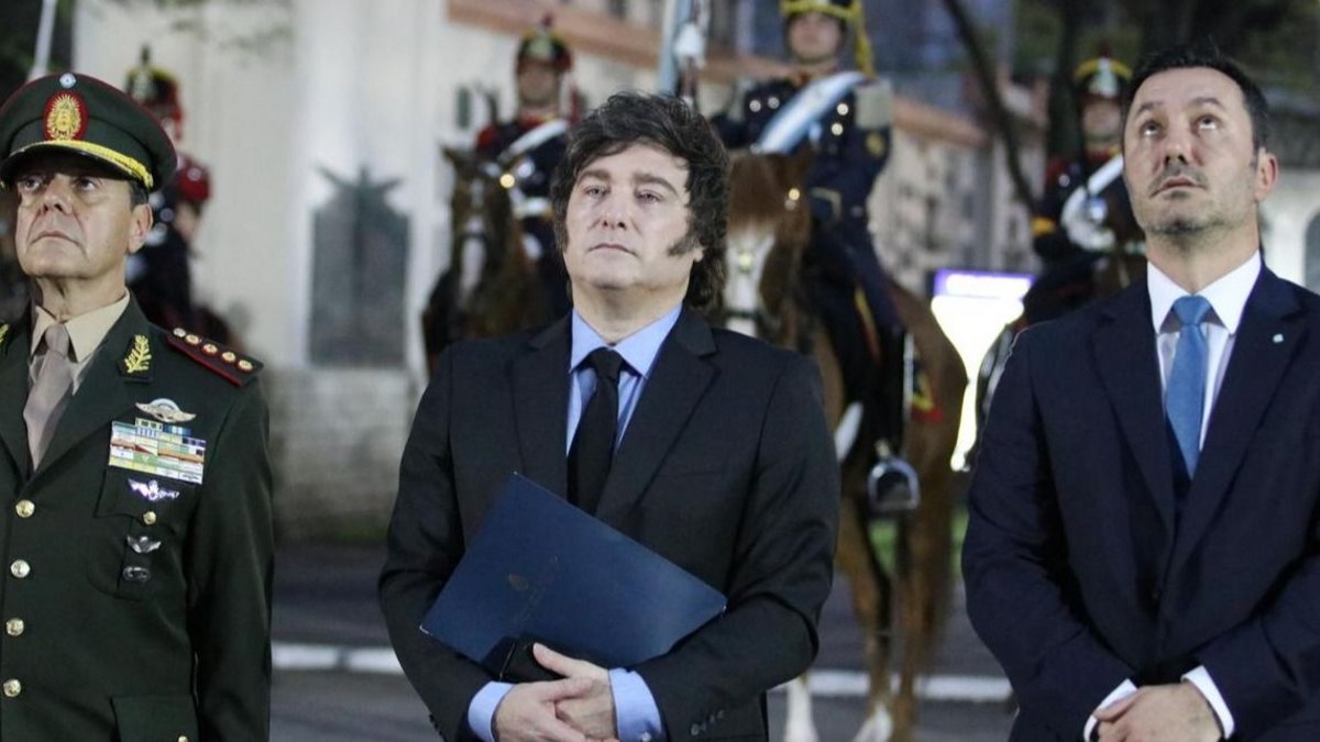 La gente rechaza el DNU del FMI y la imagen de Milei sigue en caída ...