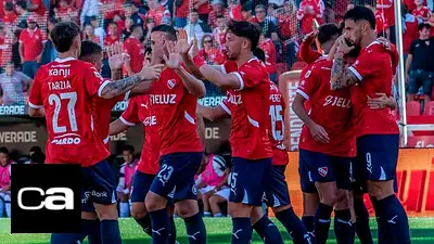 Jugadores de Independiente festejando un gol Jugadores de Independiente festejando un gol