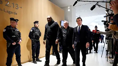 El actor francés Depardieu admite que agarró a una mujer por las caderas, pero niega la agresión sexual El actor francés Depardieu admite que agarró a una mujer por las caderas, pero niega la agresión sexual