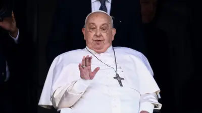 El médico que atendió al Papa reveló que estuvo al borde de la muerte dos veces: "Probamos todo" El médico que atendió al Papa reveló que estuvo al borde de la muerte dos veces: "Probamos todo"