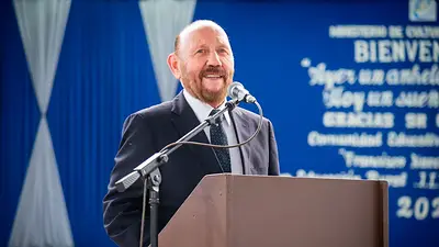 Insfrán criticó al asesor de Milei tras su aberrante frase: "El problema de Argentina es que está llena de cipayos como él" Insfrán criticó al asesor de Milei tras su aberrante frase: "El problema de Argentina es que está llena de cipayos como él"