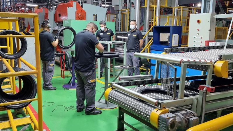 El gremio del neumático se encuentra de paro y denuncia "rebaja salarial"
