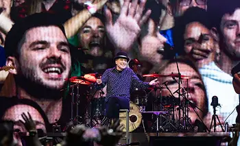 Sabina le hizo frente al paso del tiempo y emocionó a un Movistar Arena agotado | Música