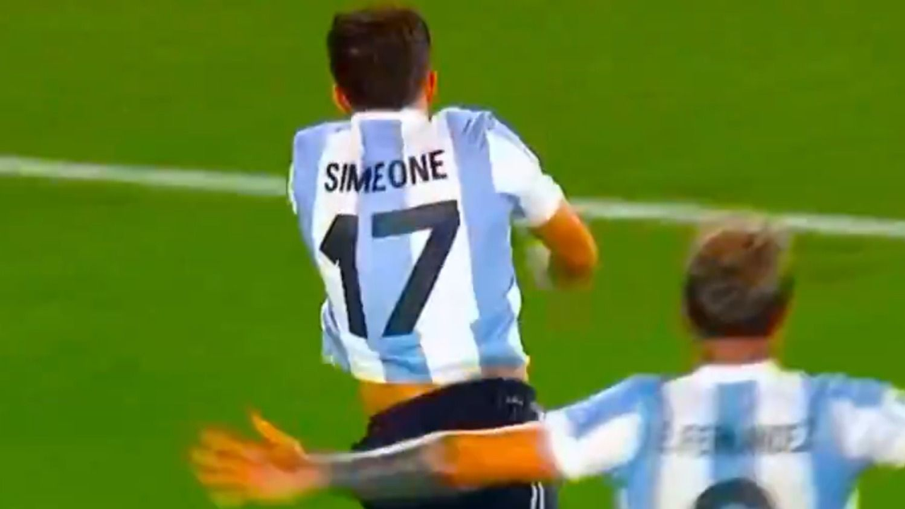 El festejo enloquecido de Giuiliano Simeone tras el cuarto gol de Argentina vs Brasil