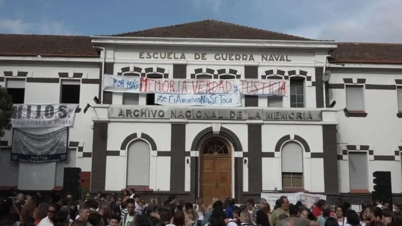 El Gobierno anuncia desclasificaciones pero desmantela equipos y deja documentación en manos de las FFAA: “Sin mediación civil"