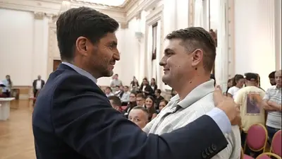 El gobernador Maximiliano Pullaro y Luciano Nocelli, liberado por el Gobernador a fines de 2024. El gobernador Maximiliano Pullaro y Luciano Nocelli, liberado por el Gobernador a fines de 2024.