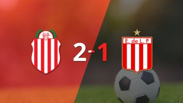 Tras gol agónico, Estudiantes fue relegado por Barracas Central en una derrota por 2-1 