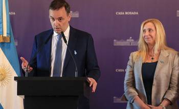 Mientras Karina lo pasea a Adorni, su hombre en PBA se pelea con los trolls de Caputo | Javier milei presidente