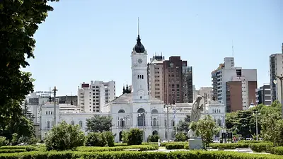 Julio Alak subió los sueldos municipales de La Plata un 56% Julio Alak subió los sueldos municipales de La Plata un 56%