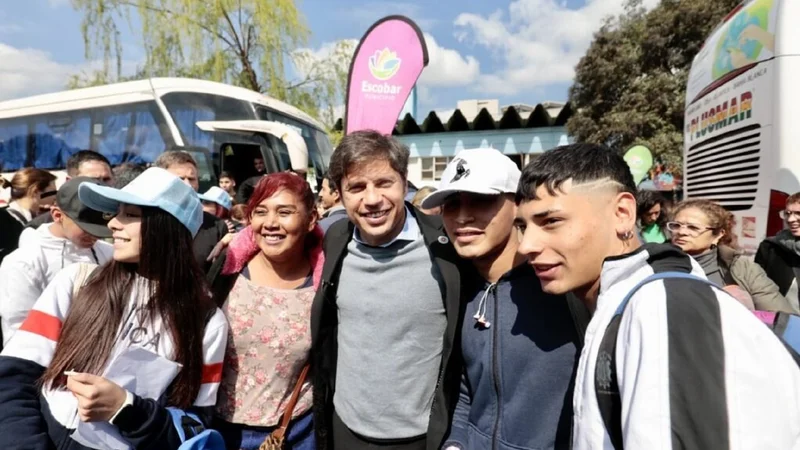 Kicillof hará una inversión de $135 mil millones para otorgar un aumento en 18 becas y programas sociales