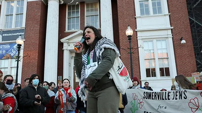 Una juez estadounidense detiene la deportación de una estudiante turca de la Universidad Tufts Una juez estadounidense detiene la deportación de una estudiante turca de la Universidad Tufts