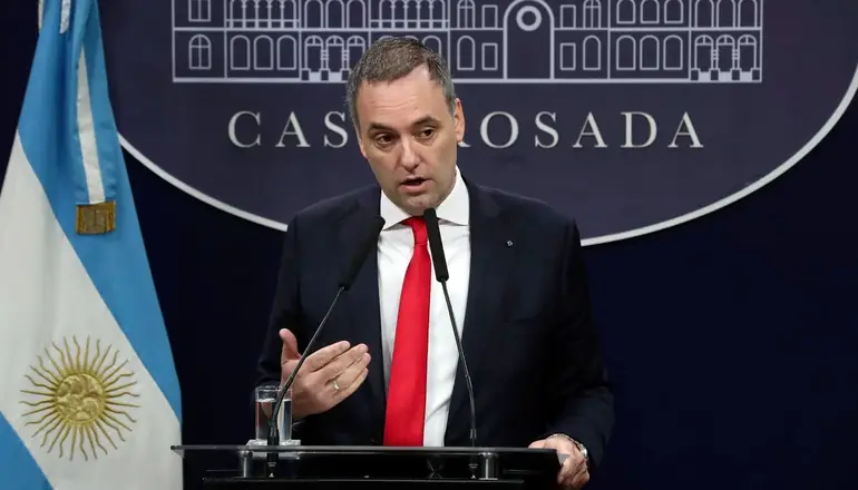 Adorni repudió el ataque a Roberto Navarro: "Nos pusimos a disposición"