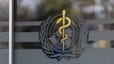La OMS propone suprimir empleos y reducir su presupuesto en una quinta parte: memorando