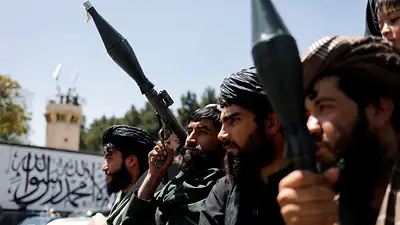 Los talibanes liberan a la estadounidense Faye Hall, detenida el mes pasado Los talibanes liberan a la estadounidense Faye Hall, detenida el mes pasado