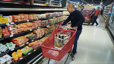 Las familias compran menos: la venta en supermercados en 2025 es 10,2% menor que en 2023 Las familias compran menos: la venta en supermercados en 2025 es 10,2% menor que en 2023