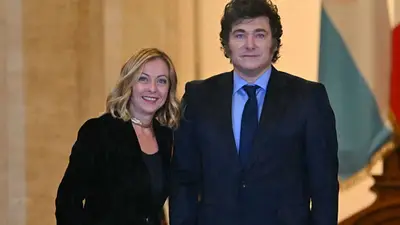 Meloni le dio la ciudadanía a Milei, pero se la privó a cientos de miles de argentinos con un nuevo decreto Meloni le dio la ciudadanía a Milei, pero se la privó a cientos de miles de argentinos con un nuevo decreto