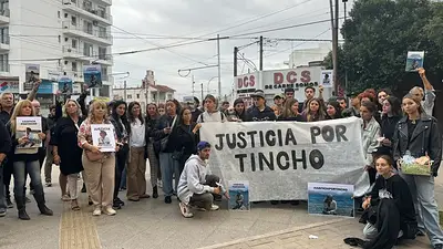 Familiares y amigos de Martín Cáceres en la marcha realizada para pedir justicia. Familiares y amigos de Martín Cáceres en la marcha realizada para pedir justicia.