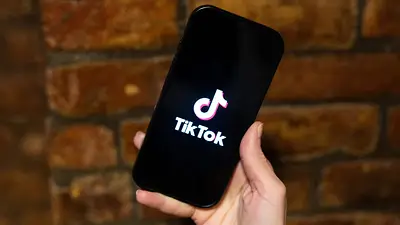 Mendoza: tres adolescentes abusaron sexualmente de un compañero y sostuvieron que fue por un "reto" de TikTok Mendoza: tres adolescentes abusaron sexualmente de un compañero y sostuvieron que fue por un "reto" de TikTok