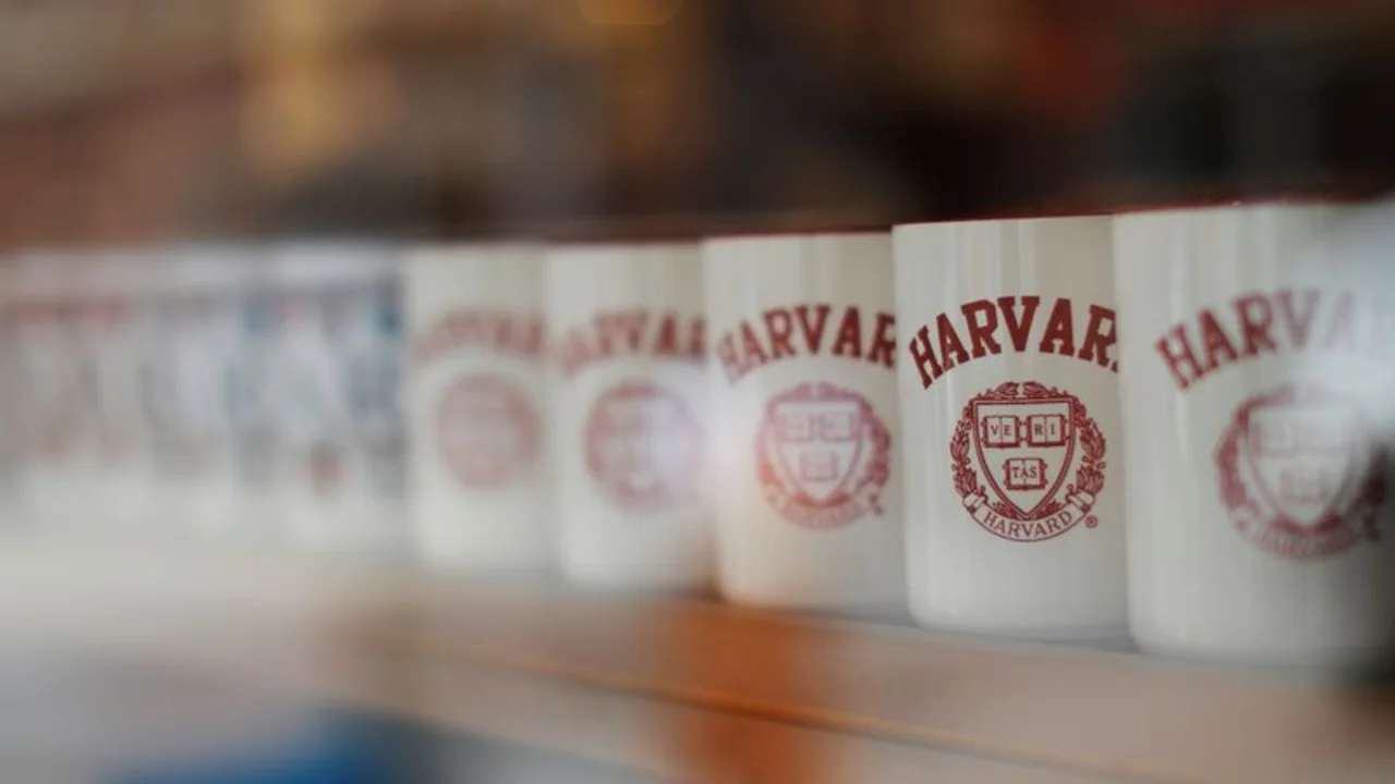 Gobierno de EEUU examina subvenciones y contratos federales con Harvard por presunto antisemitismo