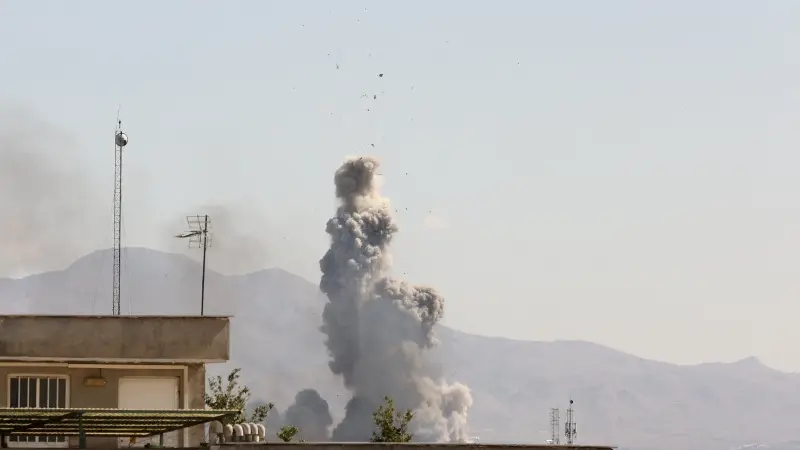Tras la muerte de Jamenei, Israel bombardea Teher&aacute;n e Ir&aacute;n multiplica sus ataques en la regi&oacute;n