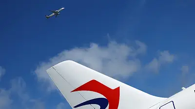 Las aerolíneas de Asia caen en bolsa ante la guerra en Oriente Próximo y el encarecimiento del crudo Las aerolíneas de Asia caen en bolsa ante la guerra en Oriente Próximo y el encarecimiento del crudo