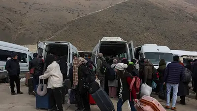 Cientos de iraníes cruzan la frontera hacia Turquía, según un testigo Cientos de iraníes cruzan la frontera hacia Turquía, según un testigo