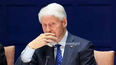 Clinton afirma que Trump le habló de "algunos grandes momentos" con Jeffrey Epstein Clinton afirma que Trump le habló de "algunos grandes momentos" con Jeffrey Epstein