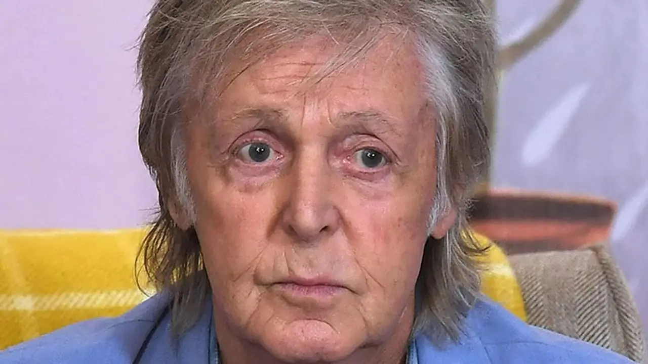 Paul McCartney con suma tristeza.