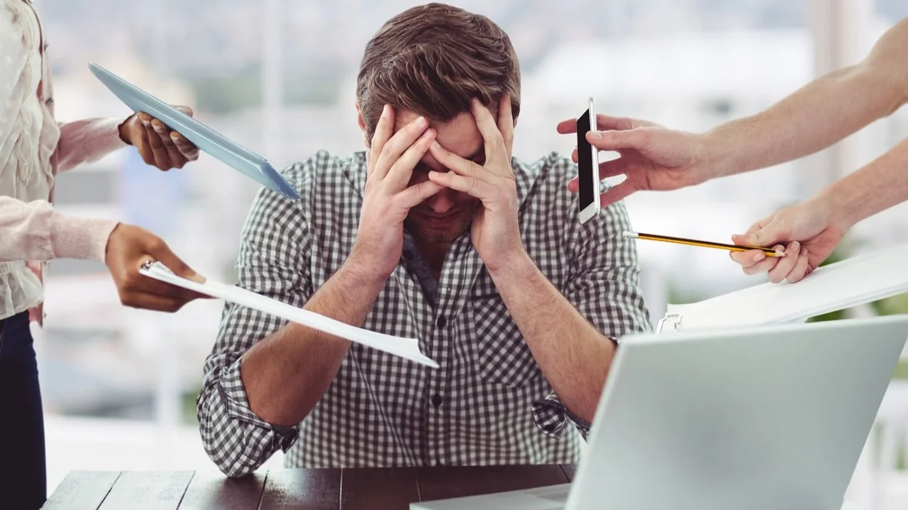 Fuerte cambio en el mercado laboral: el 73% de los argentinos cambiaría de trabajo si le exigen volver a la oficina