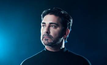 Hernán Piquín presenta “Me verás volver, algunas historias comienzan con una canción" | Teatro