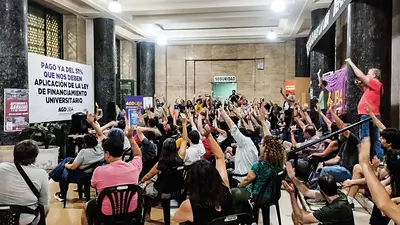 Milei no cumple la ley: docentes de la UBA anunciaron un paro por tiempo indeterminado Milei no cumple la ley: docentes de la UBA anunciaron un paro por tiempo indeterminado