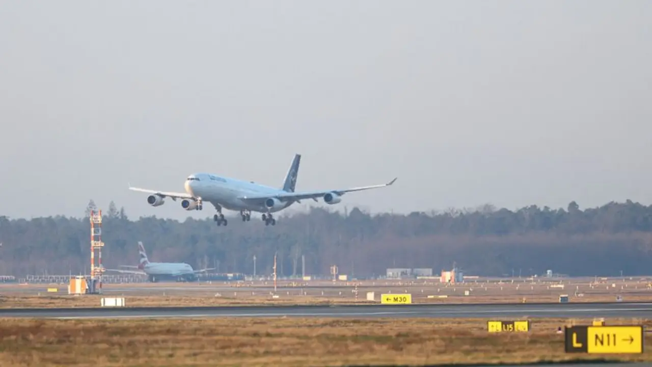 El vuelo de repatriación de Reino Unido desde Omán se retrasa debido a problemas técnicos